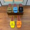 Designer Slides Dam Tofflor Vävda mulor Sommar Sandaler Strand Slide Platt plattform Dam Sandali Badrum Hem Skor Flip Flops Randig Causal Tofflor