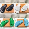 New mens womens sandals slippers 2023s summer style upper with signature logo Loose comfortable Sandals leisure swimming pool letter sandal slipper Comfort Mules