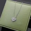 2023 Brand Classic Crystal Pendant Necklace High-End Luxury Diamond Women's Four-Leaf Single Flower Necklace 18K Gold-Plated High-kvalitet Designer Halsband