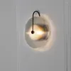 壁のランプファッションガラスLED照明器具ベッドルームランプアイアンスコンセライトリビングルームアップルルームムラレ照明器具バックミラー