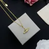 Collane con ciondolo di design Lettera Girocolli Vivian Gioielli moda donna di lusso Collana di perle in metallo cjeweler Westwood 4545
