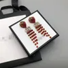 Designer de brincos de ouro de luxo para mulheres Brincos de argola Brincos com letras de joias com caixa Conjunto de presente de dia dos namorados noivado GE-0116