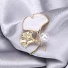 Broches tulx elegante lindo pérola ginkgo folha feminina corsage corsage lady shirt shirt vestido acessório de banquete jóias