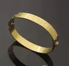 Designer smycken guldarmband armband 18k guld armband graverat v bokstäver armband enkelt korsmönster spänne kärlek smycken armband smycken för män och kvinnor