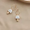 Boucles d'oreilles pendantes en forme de champignon blanc pour femmes, accessoires de bijoux romantiques, doux et mignons, multicolores, en or, pour mariage, 2023