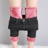Kvinnors jeans 2023 Kvinnor Thermal Winter Snow Plush Stretch Lady Skinny Thicken Students Denim Pants Fleece Mom Fur Trousers