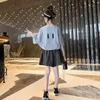 衣料品セットティーンエイジの女の子の服セットサマースポーツ半袖Tシャツ格子縞のズボン2pcs子供用服スーツ814年
