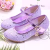 Sandaler flickor Sandaler Butterfly Latin Dance Kids Shoes Children High Heel Princess Shoes Glitter Leather Party Dress Wedding 230316