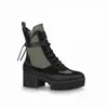 2023 modedesigner Martin Boot Winter Boots Platform Desert Boots Heels Ankelskor Kvinnor Läder klackar Medaljong Tungt Sole No013