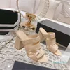 Sandali di design di lusso 2023 Moda Amina Channel Donna Estate Tacchi alti Pantofole casual da studente con lacci incrociati in pelle