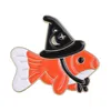 Épingles en émail poisson rouge broches de chapeau de sorcière personnalisées col de chemise insignes de revers mignon Animal drôle assistant bijoux cadeau pour enfants amis