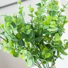 装飾的な花5ヘッド人工葉枝の緑の絹ユーカリ葉の偽の植物diyホームパーティーエルウェディングフォレストスタイル