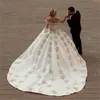 Luxury Dubai Gold Crystal Ball Gown Wedding Dresses Chic Appliced ​​Spets Bridal Gown Ruched Satin Gorgeous Court Train Robes De Mariee Custom Made Made