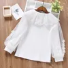 Camisas infantis Camas de renda branca Puff de manga comprida Camisa de menina Kids Tops Roupa Autumn Cotton Baby Criança adolescente Princesa Escola Meninas Blusa 230317