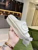 Sandali di lusso 2023 Designer donna Infradito Pantofola Moda Scivoli in vera pelle Catena di metallo Scarpe casual da donna