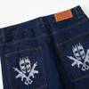 Jeans da uomo Retro Skull Gun Ricamo Jeans da uomo lavati Pantaloni dritti Pantaloni strappati strappati strappati in denim Pantaloni da coppia casual oversize Z0315