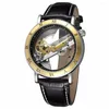 Montres-bracelets de luxe Transparent TourbIiion Cadran Golden Case Numéro romain Squelette Automatique Auto Wind Mécanique Mens Montre Cuir Noir