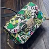 Totes nya mode kvinnor väskor sommar graffiti damer designer handväskor kedja mini väska hjärtmönster kvinnliga messenger väskor kvinnlig koppling 031723h