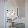 Lampada da parete Kobuc Italy Design Camera da letto Applique con paralume in tessuto Lampada moderna girevole per sfondo TV da comodino da ufficio