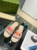 22ss Kwaliteit Dames In elkaar grijpende sandalen Schoenen Cut-out Slide Flats Dame Instappantoffels Mode Zomer Wit Zwart Groen Slippers Sandalias