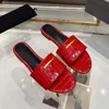 Womens Garden Slippers Summer Designer Diamond Leather Flat Sandals Comfortable and Durable Outdoor Beach Shoes