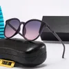 Lyxiga solglasögon Fyrkantiga Trendiga solglasögon för kvinnor Solskyddsmedel Mångsidigt främmande temperament Polariserat UV-säkert starkt ljus