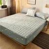 Yatak Setleri 3pcs Yatma Sayfası ve Yastık Seti Sevimli Baskı Kaymaz Yumuşak Sıcak Büyük Boy Boyut Pad Koruyucu Tam Sarma Kapak