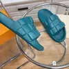 2023 Zapatillas de mujer para hombre Marca colorida Sandalias con letras de metal Inicio Damas Chanclas Moda Diseñador cómodo Diapositivas de lujo Sandalia de gran tamaño 38-45