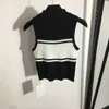 T-shirtdesigner för kvinnor 23SS Nya T-shirts för kvinnor TKnits joggingväst med randiga broderade bokstäver Crop Tops Luxury StretSleeveless Camisole