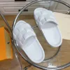 2023 Zapatillas de mujer para hombre Marca colorida Sandalias con letras de metal Inicio Damas Chanclas Moda Diseñador cómodo Diapositivas de lujo Sandalia de gran tamaño 38-45