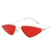 Solglasögon yrco 2023 färgglad triangel för kvinnor modedesign märkesglasögon legering ram akryl lins strand resor gåvorsunglasses