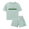 Комплекты детской одежды Спортивные костюмы для мальчиков и девочек Костюм с буквенным принтом 2шт. Дизайнерская футболка с короткими штанами.