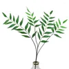 Kwiaty dekoracyjne 4 gałęzie zielone sztuczne rośliny do krzaków ogrodowych fałszywe liście sztuczne rośliny domowe pary dekoracja sklepu ślubnego