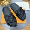 2023 Kvinnors mäns tofflor Färgglada varumärkesmetallbrev Sandaler Hemma damer Flip Flop Fashion Bekväm designer lyxiga bilder Sandal Stor storlek 38-45