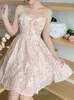 Casual jurken sexy riem kawaii prinses jurk vrouwen zomer 2023 Japanse hoge taille zoete mouwloze kanten bloemen Koreaanse kleding