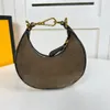 Borse a tracolla firmate Lady con scritte Borsa hobo Nano Graphy da 16,5 cm con chiusura a zip impreziosita da cinturini a catena in metallo dorato vintage