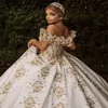 Dubai Gold Crystal Ball Wedding Dresses Chic Appliced ​​Spets Bridal Gown Ruched Satin Gorgeous Court Train Robes de Mariee Custom Made