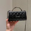 Womens Designer Caviar Leather Vintage Black Bags avec matériel en métal argenté antique Matelasse Chain Purse Top Handle Totes Cosmetic Case Pocket 16CM / 19CM