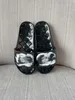 2023 mode sommar kvinnor glider gelé tofflor sandaler rensar pvc gummi kristall sandal skor retro plattform flip flops män platt glid lyx designer strandskor