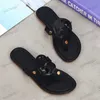 Deri Plaj Tasarımcısı Terlik Marka Parmak arası Terlik Düz Moda Kadın Ayakkabıları Toz Torbalı Siyah Mat Sandalet Boyut 35-41 Toz Torbası G03