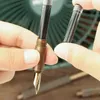 Mini pluma estilográfica retráctil de tamaño de bolsillo Retro antiguo grabado de latón de bronce puro portátil sin Clip plumas estilográficas para exteriores