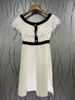 Sukienki zwykłe Wysokiej jakości swetra sukienka 2023 Sty w stylu letnich kaskadowe kaskadowe koronkowe patchwork szczupły czarny biały dzianin