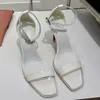 Muaddi Amina Sandals Women Lakier skórzany pasek kostki buty sukienki Kue Wysokie obcasy 9,5 cm Party Party Stiletto pięta ślubna koronkowa pudełko