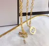 Collane con ciondolo a doppia lettera di marca di design di lusso Collana girocollo placcata in oro 18 carati Collana maglione di alta qualità per le donne Accessori per gioielli da festa di nozze