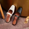 Tofflor Retro Hanged Metal Shoes Woman 2023 Spring Summer äkta läder Kvinnor Flat Fashion Basic Working Mules