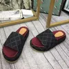 Strand Slippers Mode Dikke Bodem Designer Vrouwen Schoenen Cartoon Alfabet Dame Platform Sandalen Leer Hakken Brief Hoge Hak Slides slipper Grote Maat 35-42-43-44