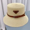 Casquettes de créateur pour femmes, boucle de ceinture triangulaire inversée, chapeau de seau en paille de papier, chapeau de paille coloré à dessus plat, pare-soleil, protection solaire, chapeau de plage, chapeau haut de gamme