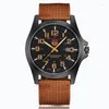손목 시계 Soki-Men의 최고 패션 워치 쿼츠 크로노 그래프 스포츠 군용 스타일 남자 시계 도착 2023 년
