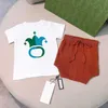 T-shirt de bebê de marca de grife 23ss shorts terno meninos meninas mesmo estilo impressão de logotipo clássico manga curta cor sólida conjunto de shorts de malha roupas de bebê a1