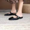 Tofflor Retro Hanged Metal Shoes Woman 2023 Spring Summer äkta läder Kvinnor Flat Fashion Basic Working Mules